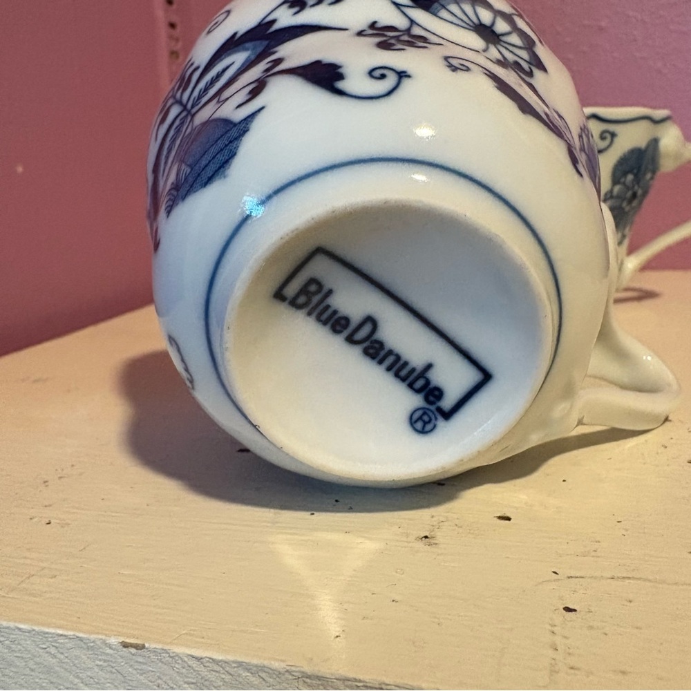 Set Two Blue Danube Teacups GUC Blue Onion Pattern 2p Collectible Dishes Vintage - Picture 5 of 7